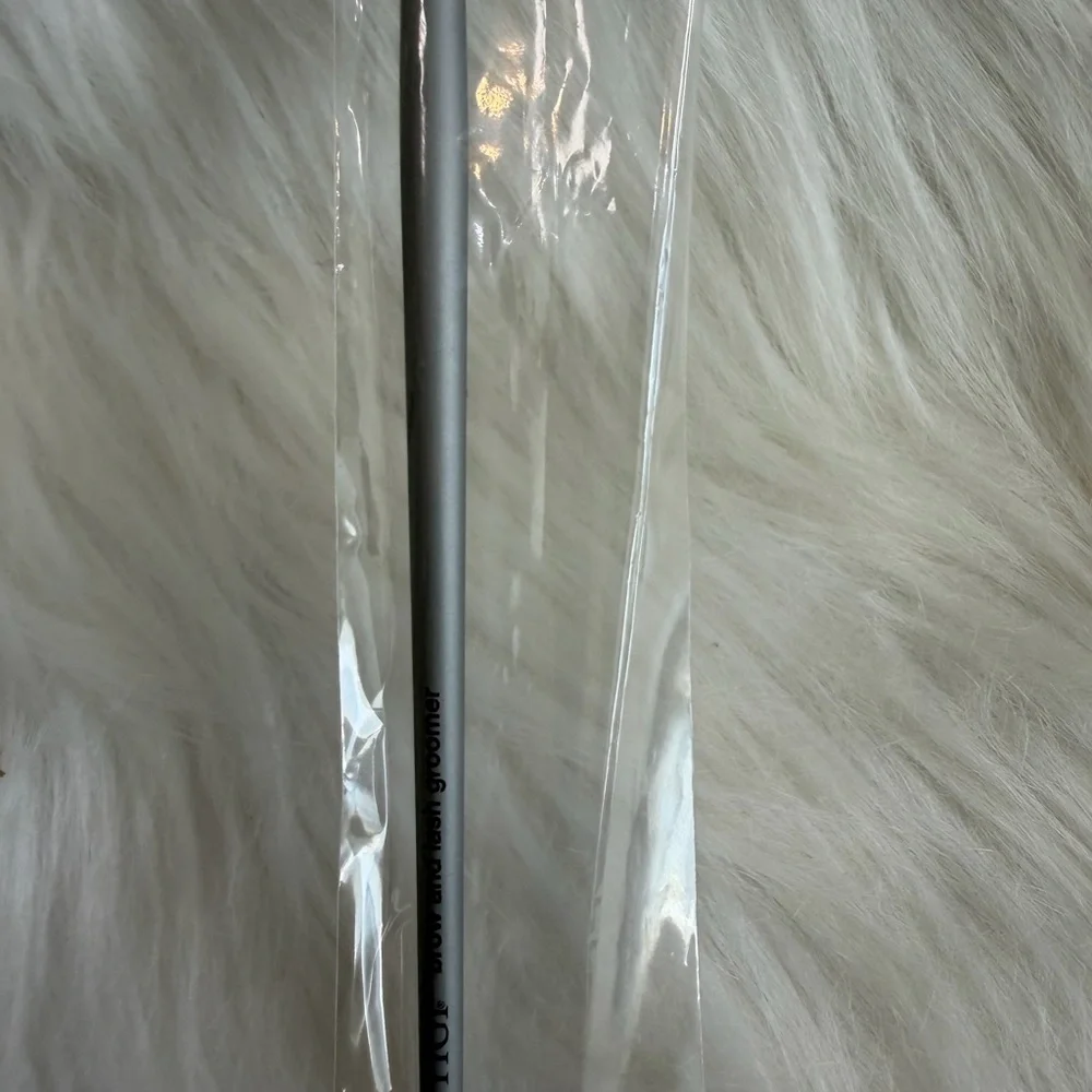💜3/$15 TIGI Brow  Comb